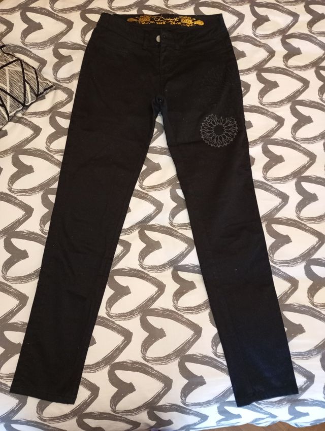 Pantalones negros desigual. 34