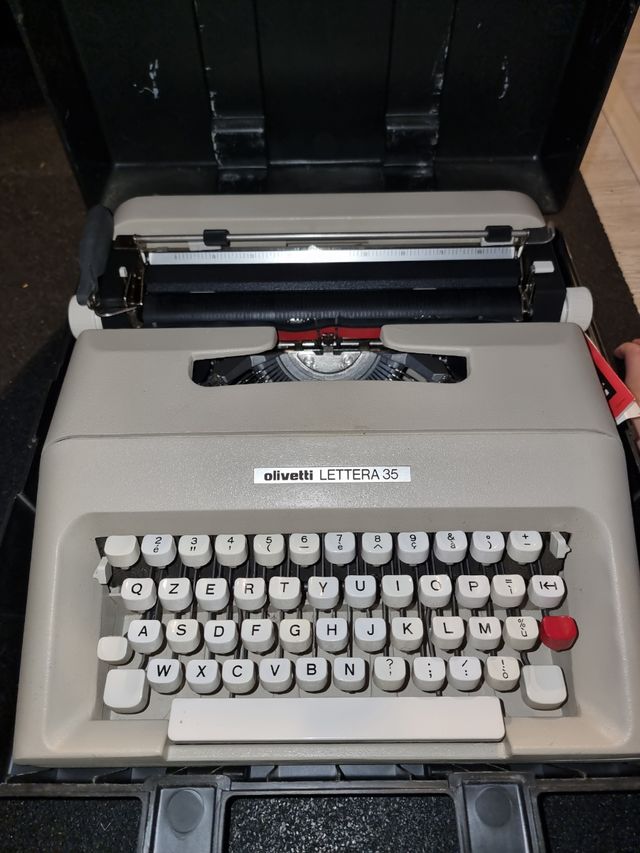 Macchina da Scrivere Olivetti Lettera 35
