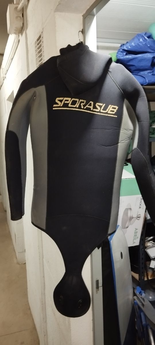 Traje sporasub