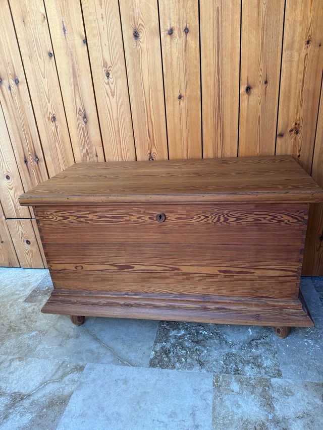 Arca antigua / Más de 150 años