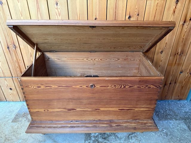 Arca antigua / Más de 150 años