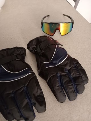 GUANTES Y GAFAS DE ESQUÍ 