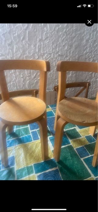 Dos sillas de niño