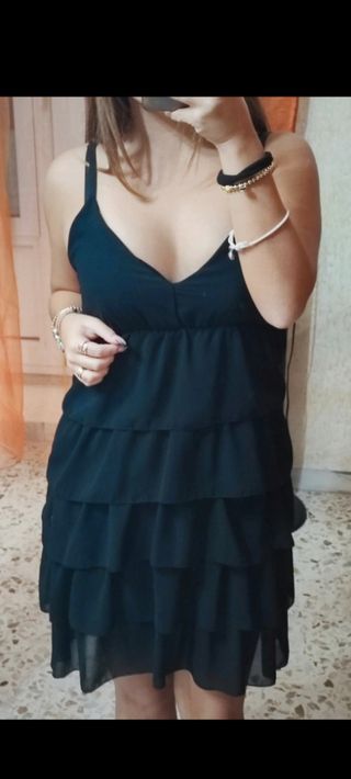 vestito nero a balze