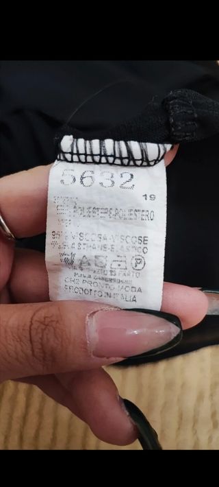 vestito nero a balze