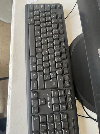 Ordenador de mesa lenovo con torre incluida 