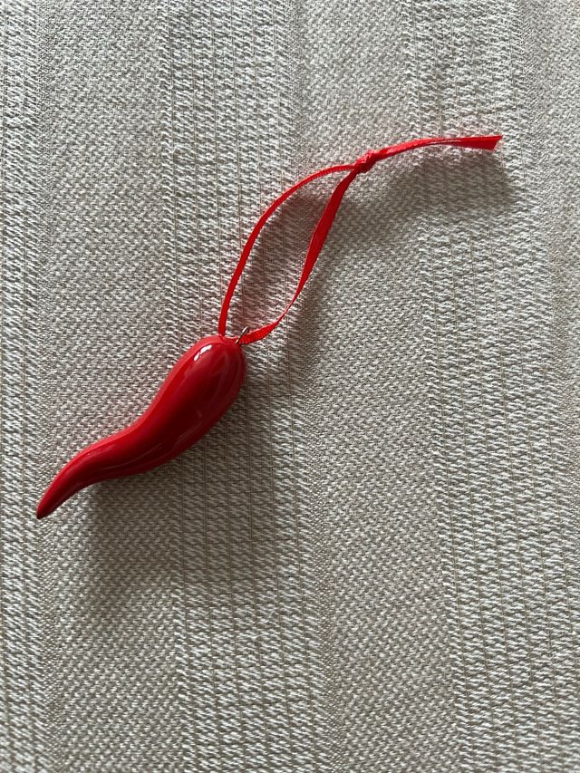 Ciondolo cornetto portafortuna in ceramica