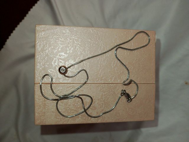 Collana d'argento con goccia di zircone