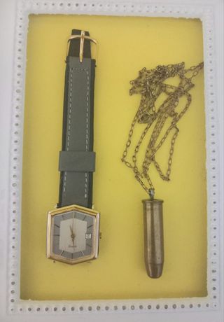 Lote colgante hombre + reloj suizo