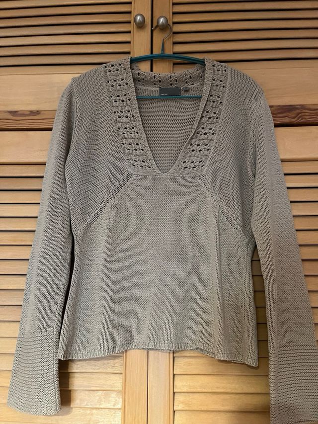 Jersey de punto calado, con escote de pico