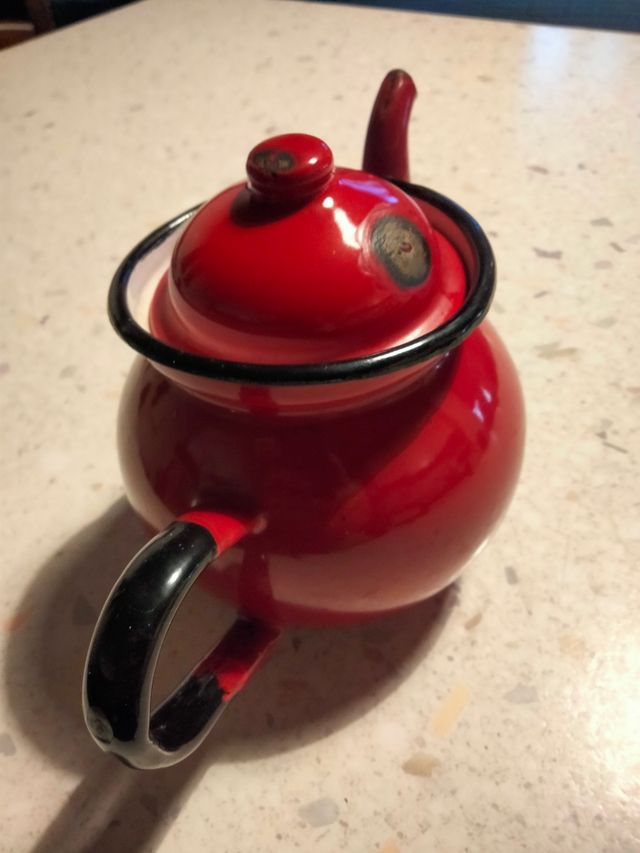 Teiera vintage in ferro smaltato