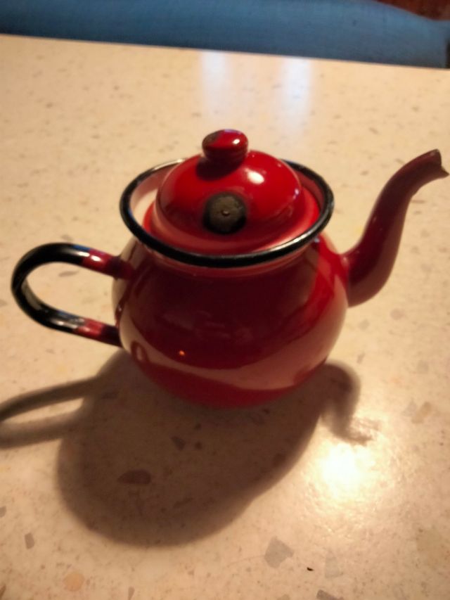 Teiera vintage in ferro smaltato