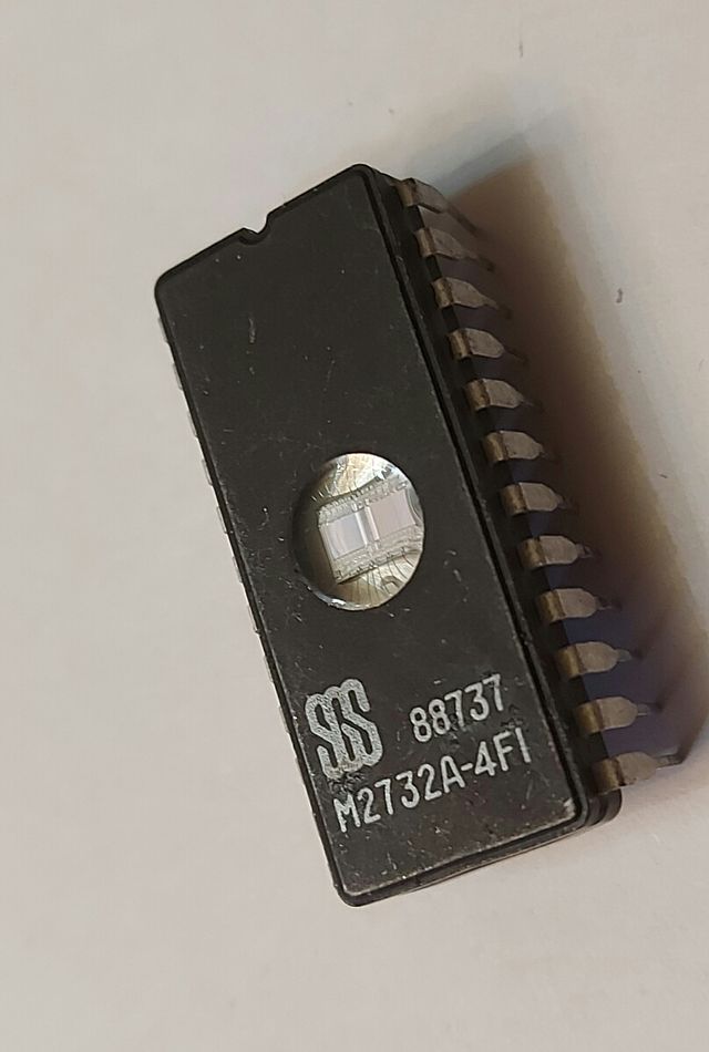 Memoria EPROM SGS 88737 M2732A-4Fi