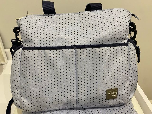 Bolsa grande para mãe andando