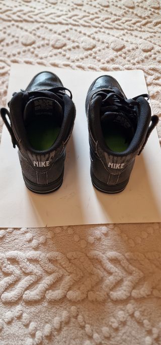 Adidas air force one mid 07 edición especial.