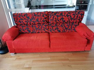 SOFA TRES PLAZAS NARANJA ESTAMPADO