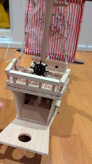 Barco pirata de madera