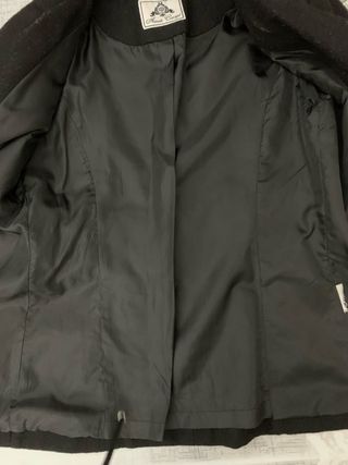 Giaccone nero linea sagomata