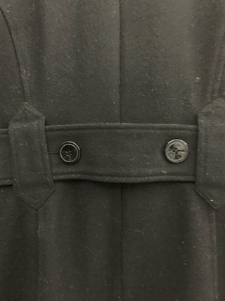 Giaccone nero linea sagomata