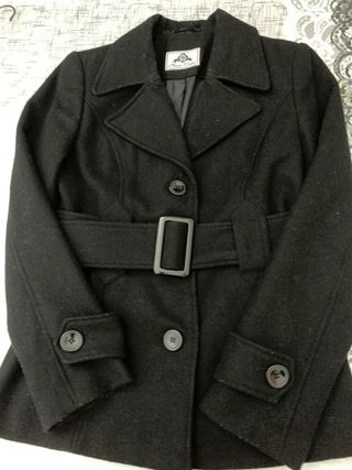 Giaccone nero linea sagomata