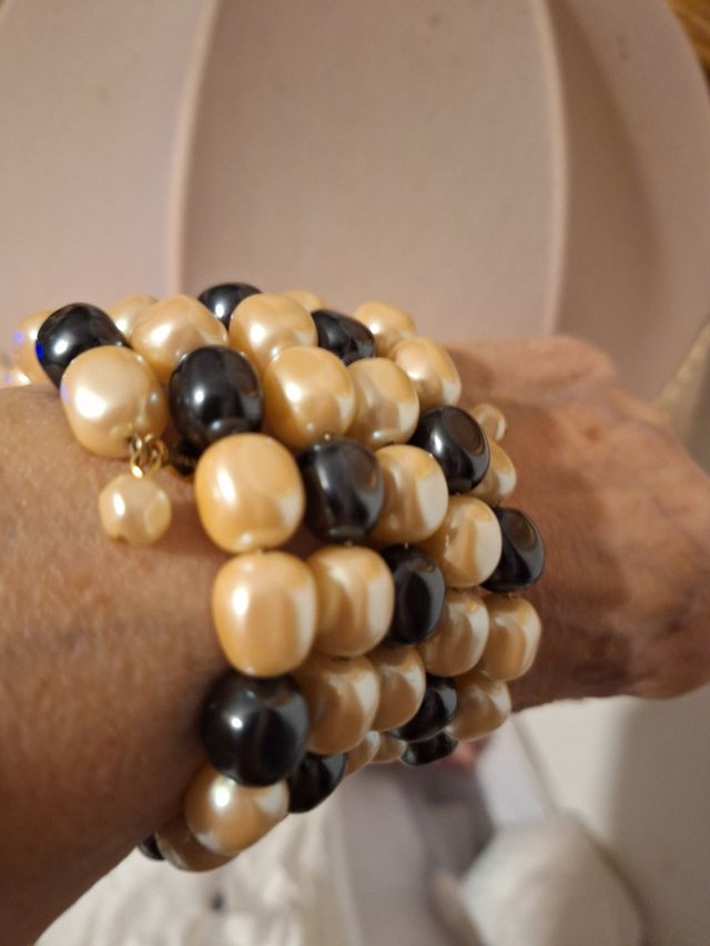 Bracciale con perle a spirale