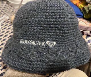 Gorro Quiksilver gris con lana 