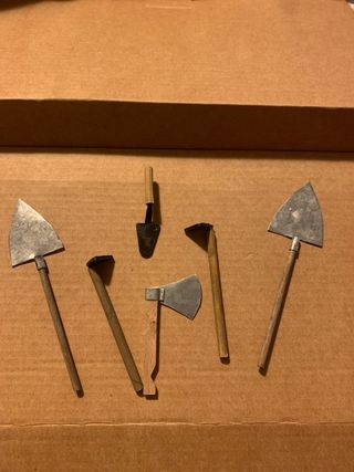 Mini herramientas para belen 2€ unidad
