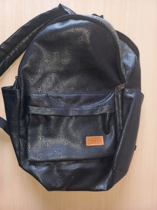 Mochila negra brillante relieve estrella