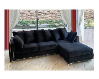 Sofa con chaise longue en terciopelo 845€