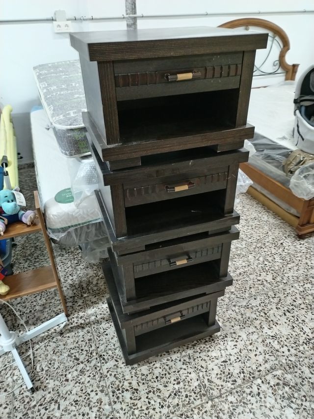 JUEGO 4 MESITAS DE NOCHE