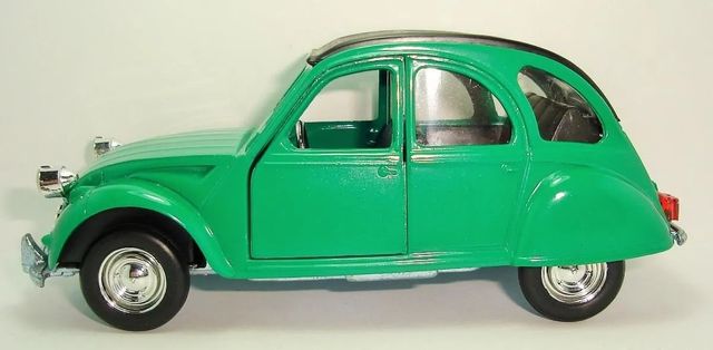 CITROEN 2CV POLISTIL ESCALA 1:24