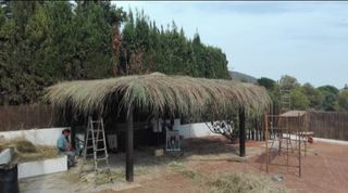 Sombrillas y pergolas de brezo mimbre