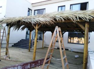 Sombrillas y pergolas de brezo mimbre