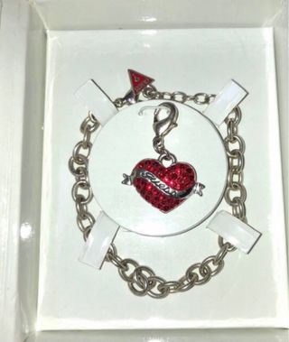 Camiseta Guess❣️✨Pulsera charms❤️