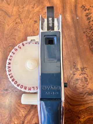 Dymo antigua con caja transporte