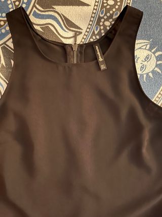 Camisa sin mangas negra. Stradivarius