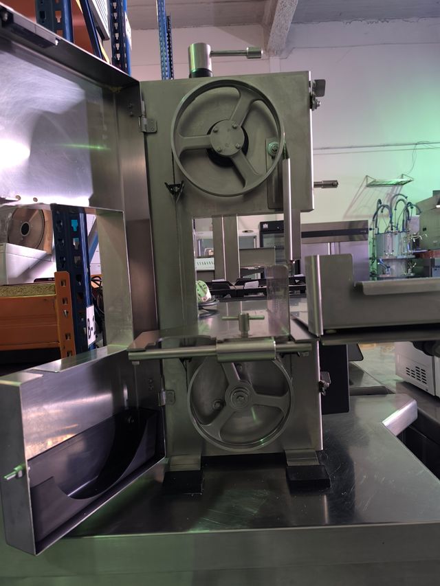 Sierra cortadora de hueso y carne