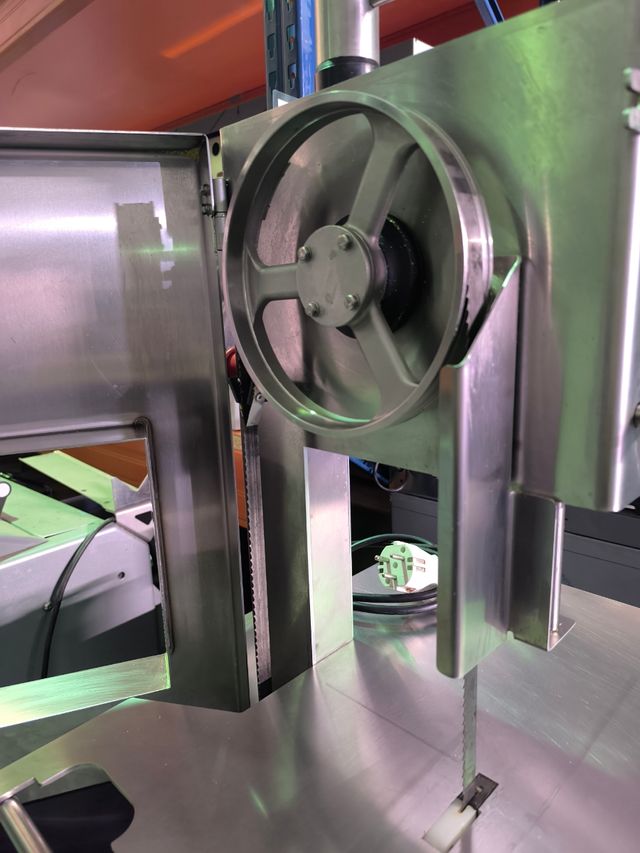 Sierra cortadora de hueso y carne