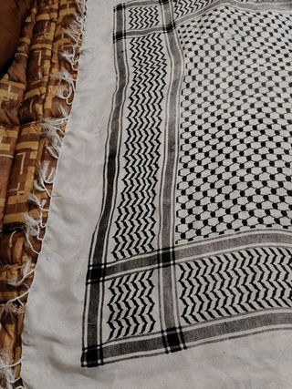 Kefih stampata in bianco e nero