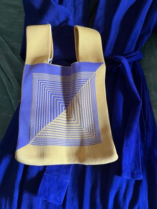 Bolso de mano con dibujo geométrico