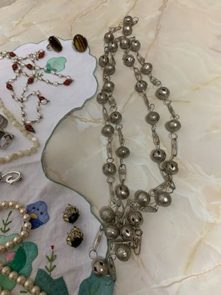 Collares pendientes pulseras anillos