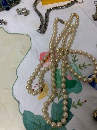 Collares pendientes pulseras anillos