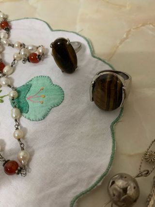 Collares pendientes pulseras anillos