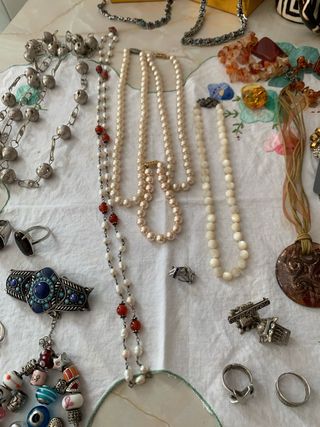 Collares pendientes pulseras anillos