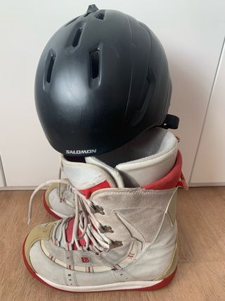 Casco y botas de snowboard