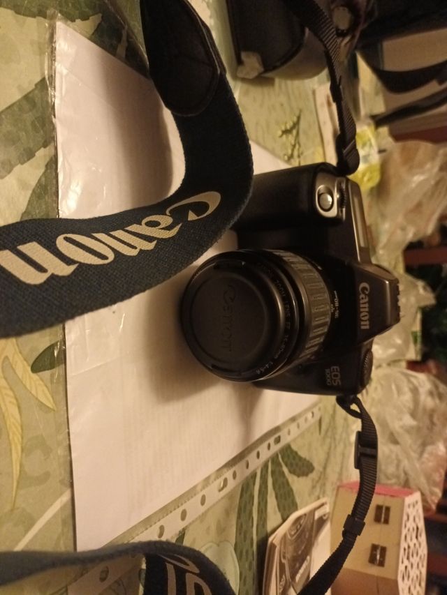 Cámara de fotos Canon EOS 1000 analogica