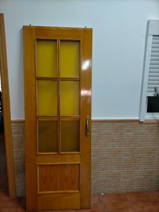 Puerta corredera de madera