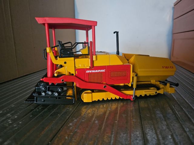 Modellino Dynapac F181 CS