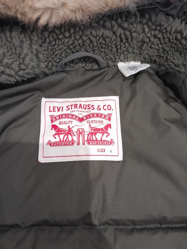 Cazadora tipo bomber. Verde caqui.