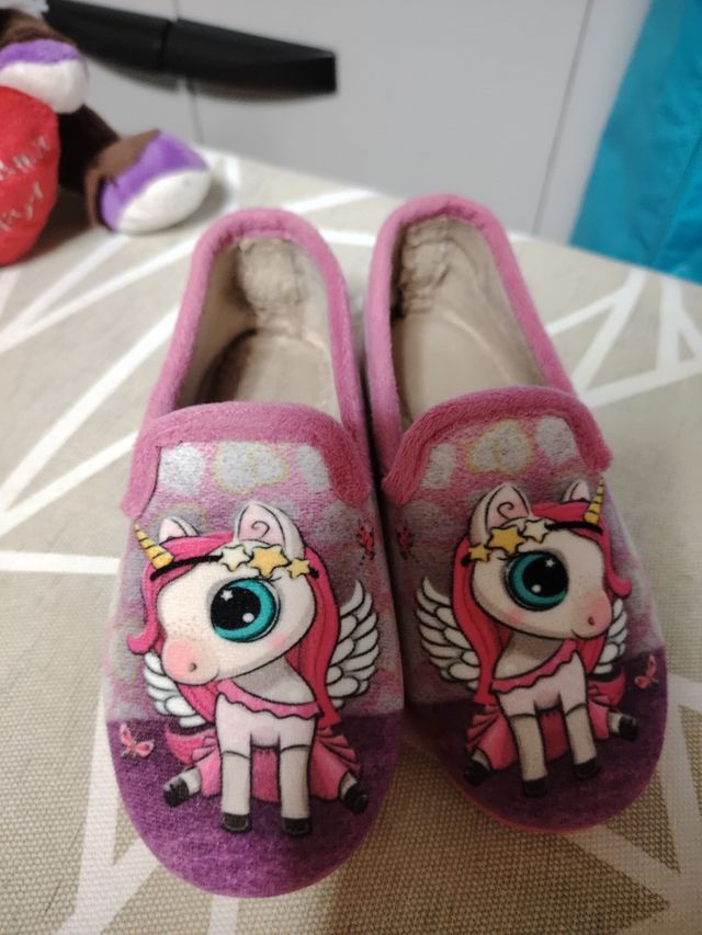 Zapatillas de casa de unicornio..n.29